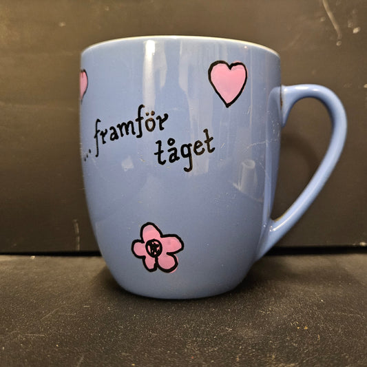 Upp å hoppa... framför tåget